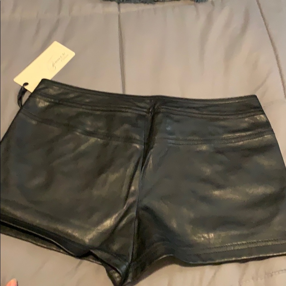 Shorts - Picture 2 of 3
